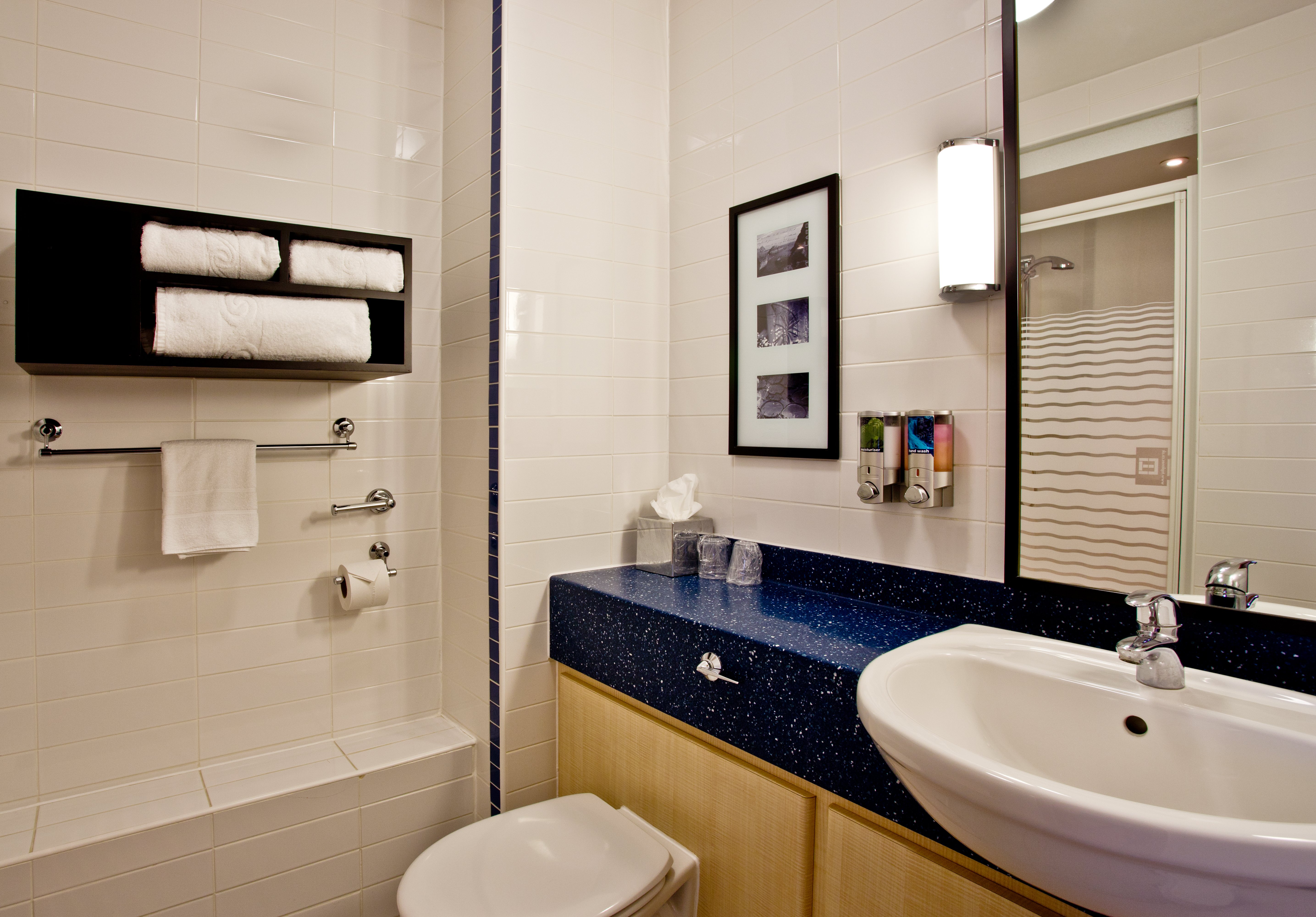 HOLIDAY INN EXPRESS SHREWSBURY 35/40