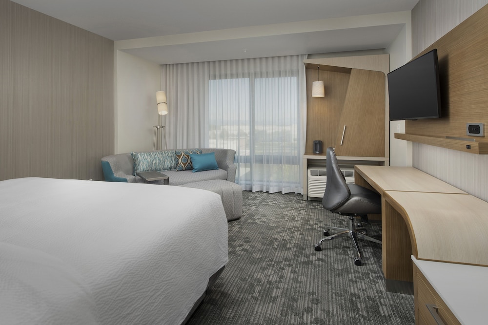 ROOM, KING BED, SOFA, ACCESSIBLE