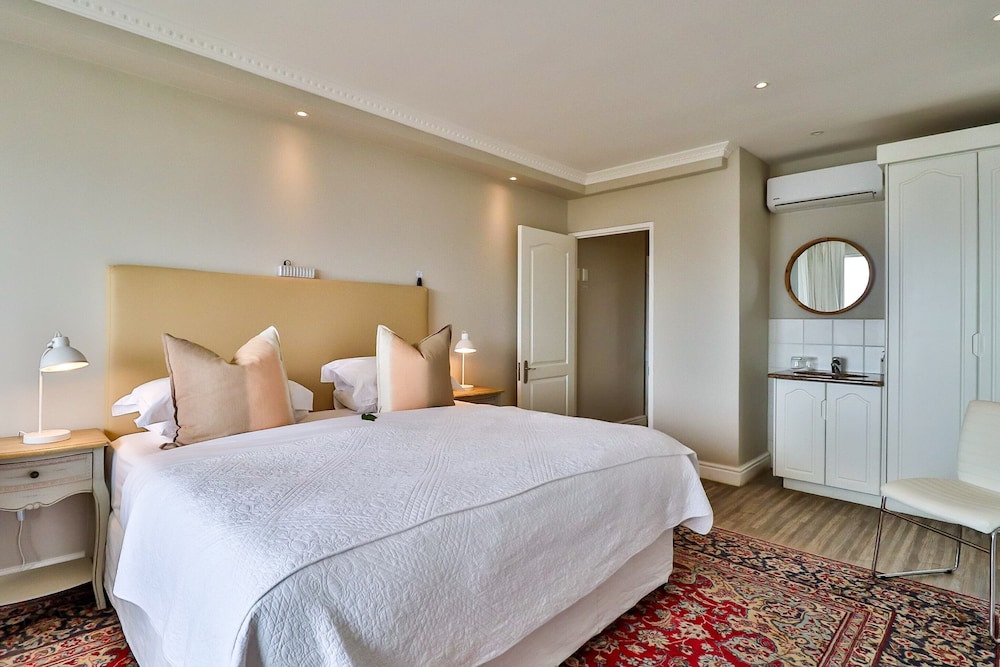 Hermanus Beachfront Lodge 11/43