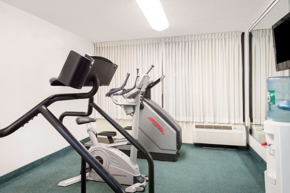Ramada by Wyndham Watertown/Thousand Islands NY 16/37