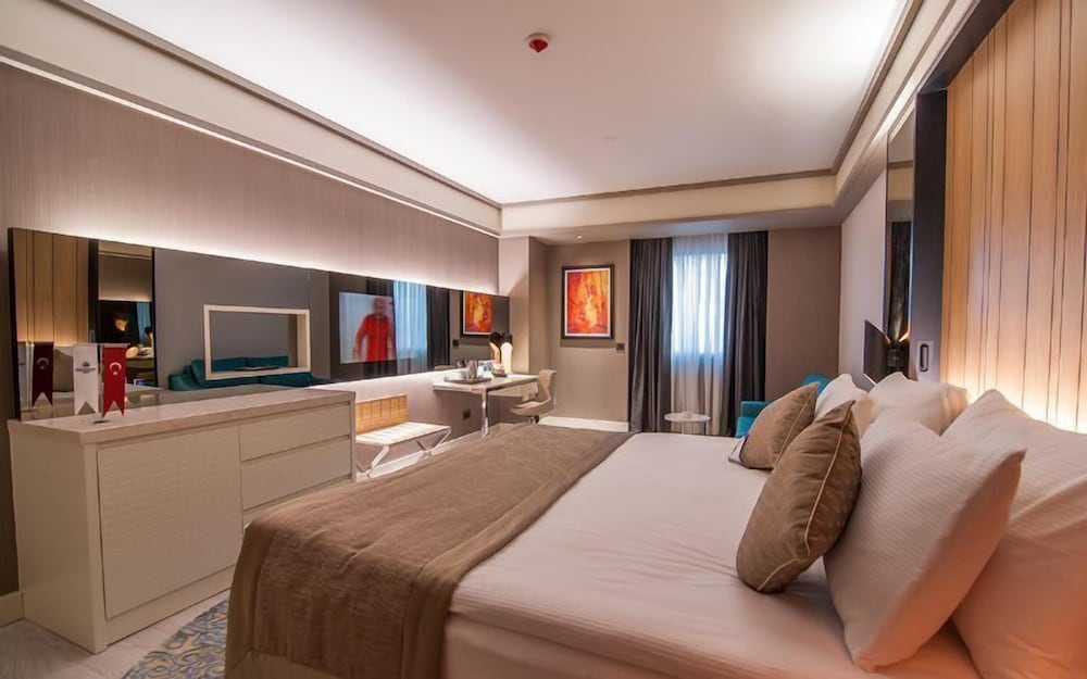 DELUXE, DOUBLE BED