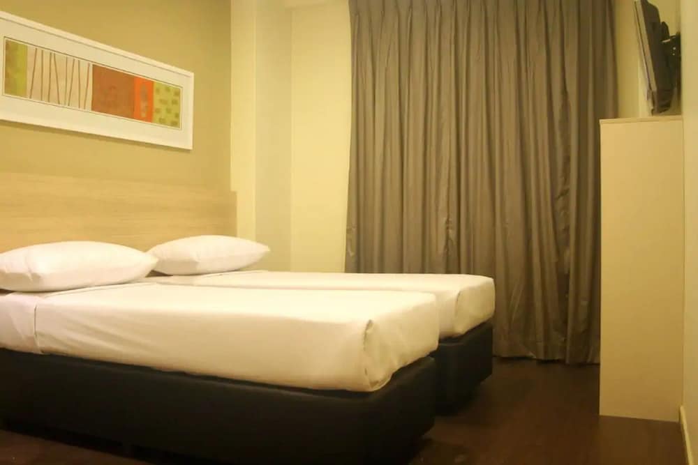 Hotel 81 Lucky 10/22