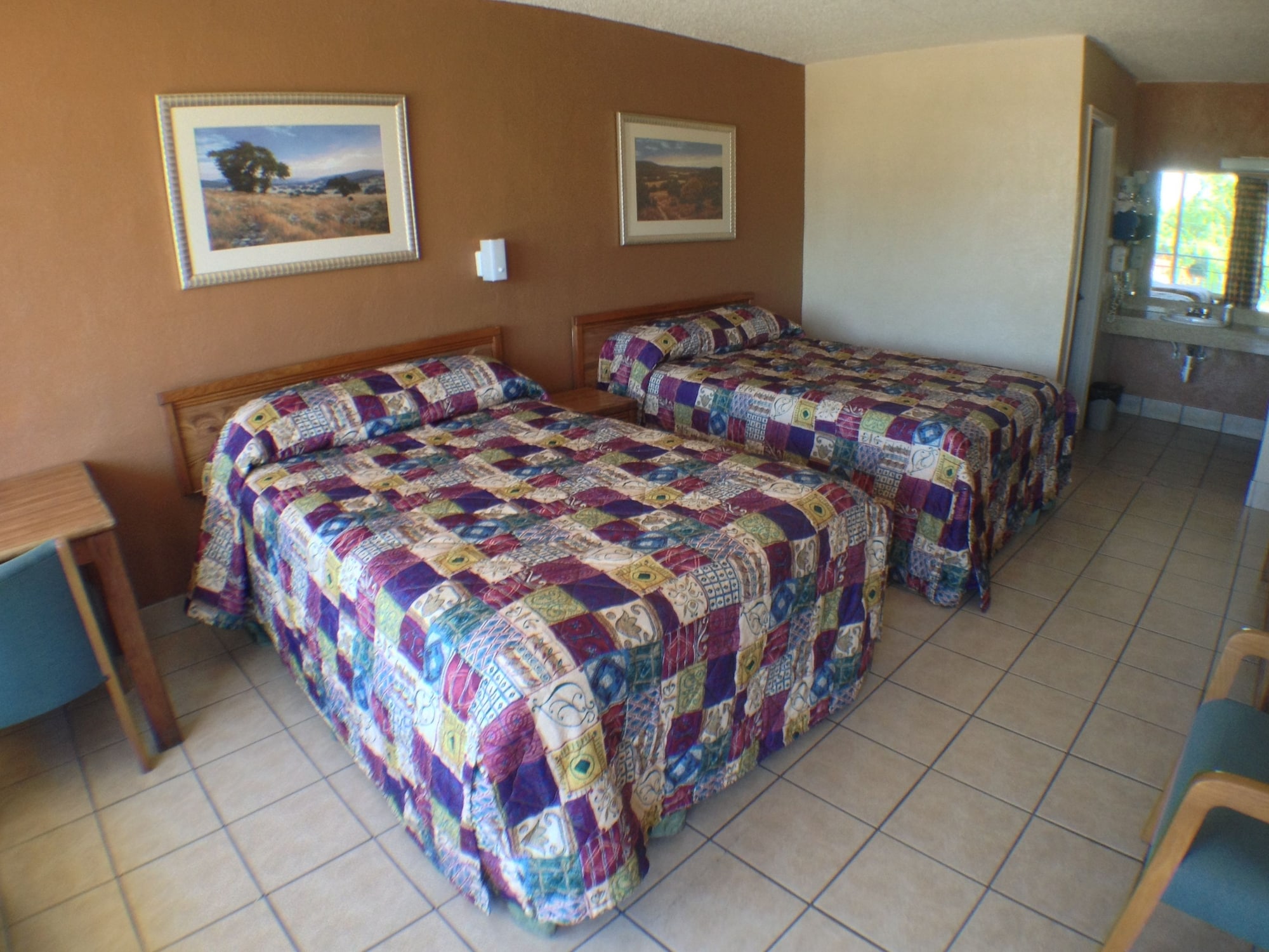 COMFORT, 2 DOUBLE BEDS