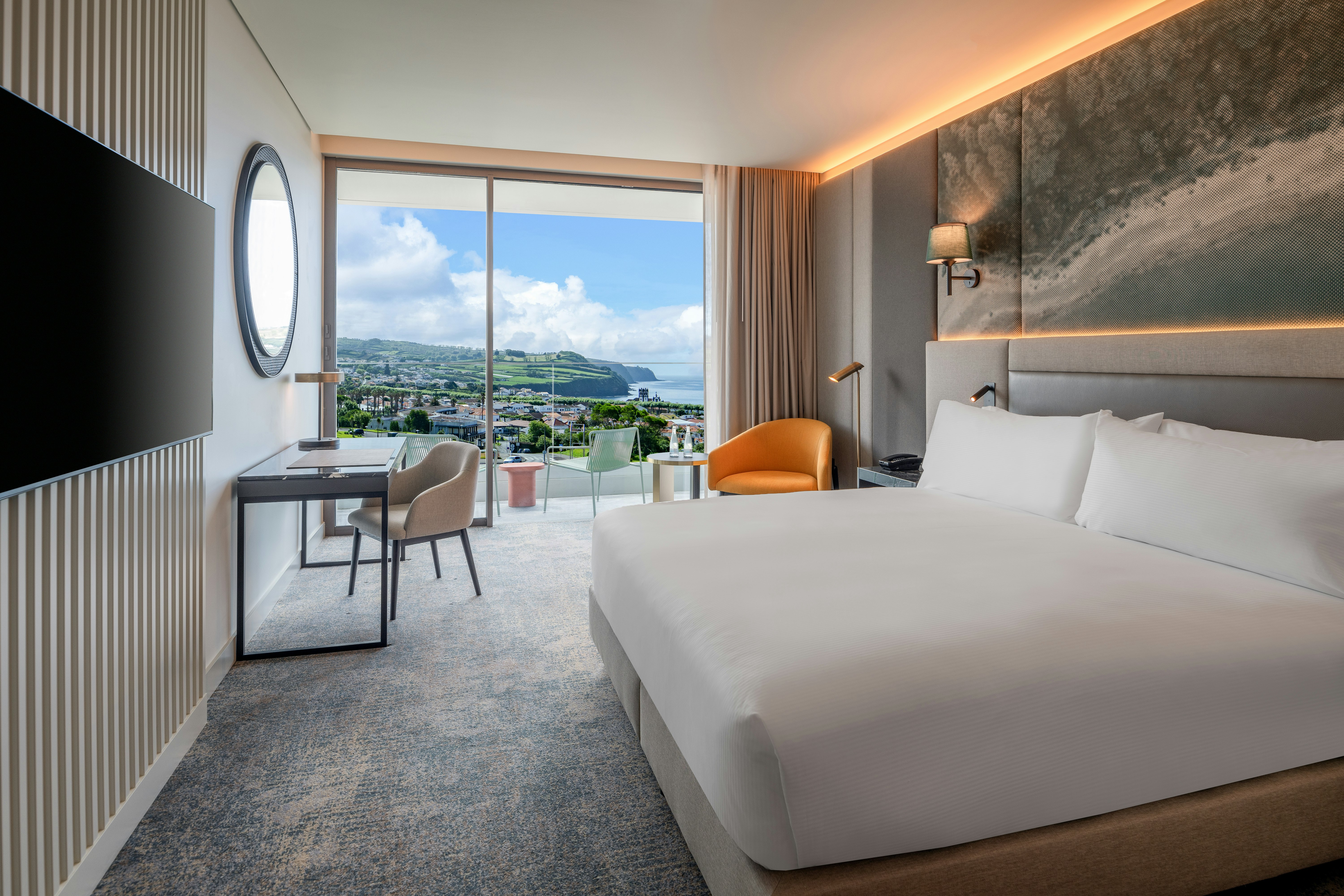 Room, King Bed, Mountain and Sea View
