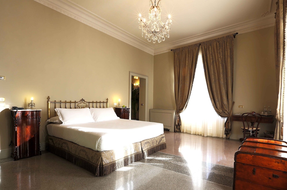 Hotel Locarno 21/73