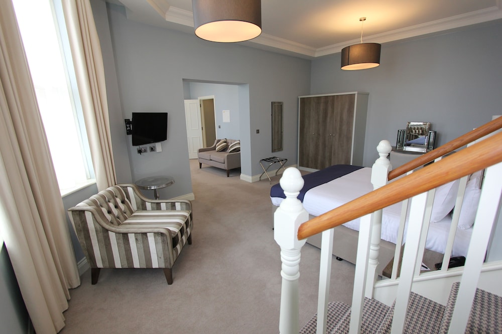 Yarrow Hotel 30/53