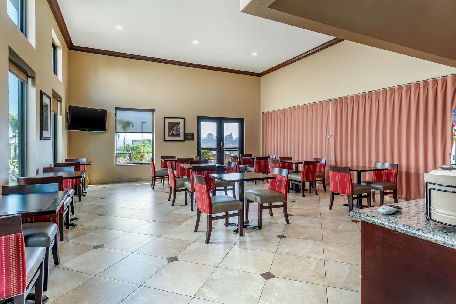 Comfort Inn & Suites San Bernardino 10/16