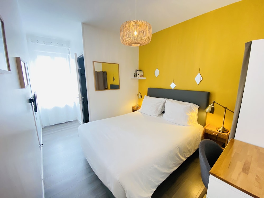 Hôtel Saint-Michel 18/50