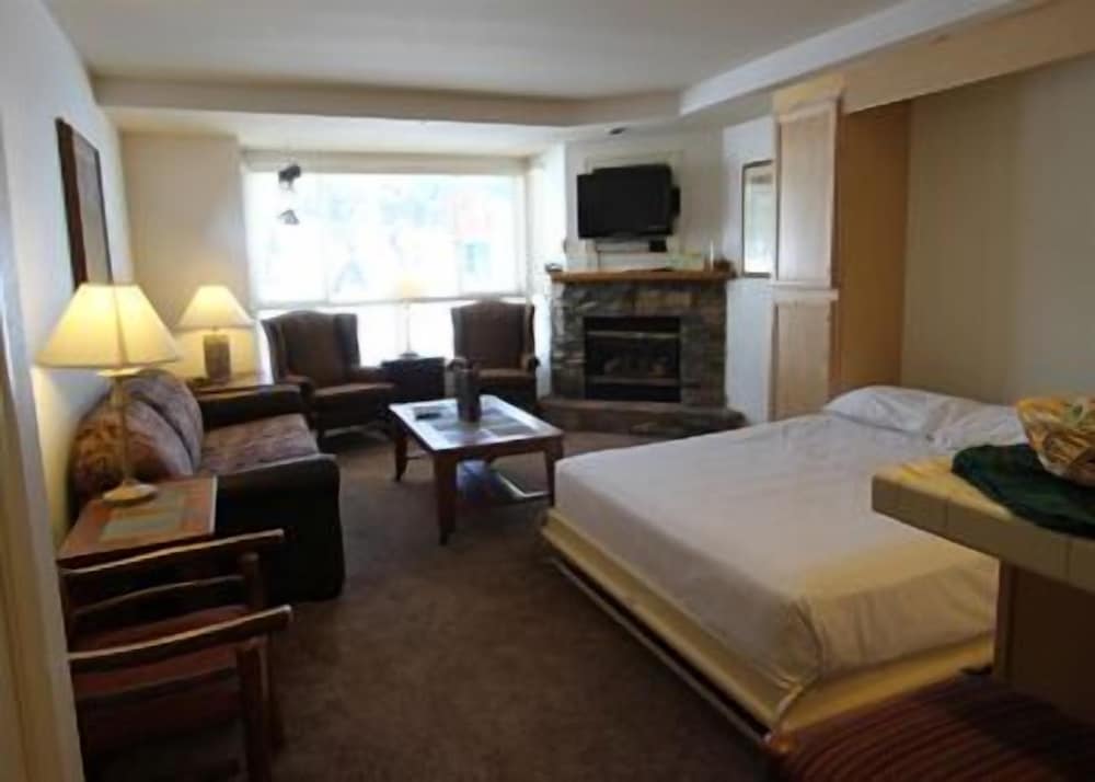 Slope, Club, Studio, Queen Bed