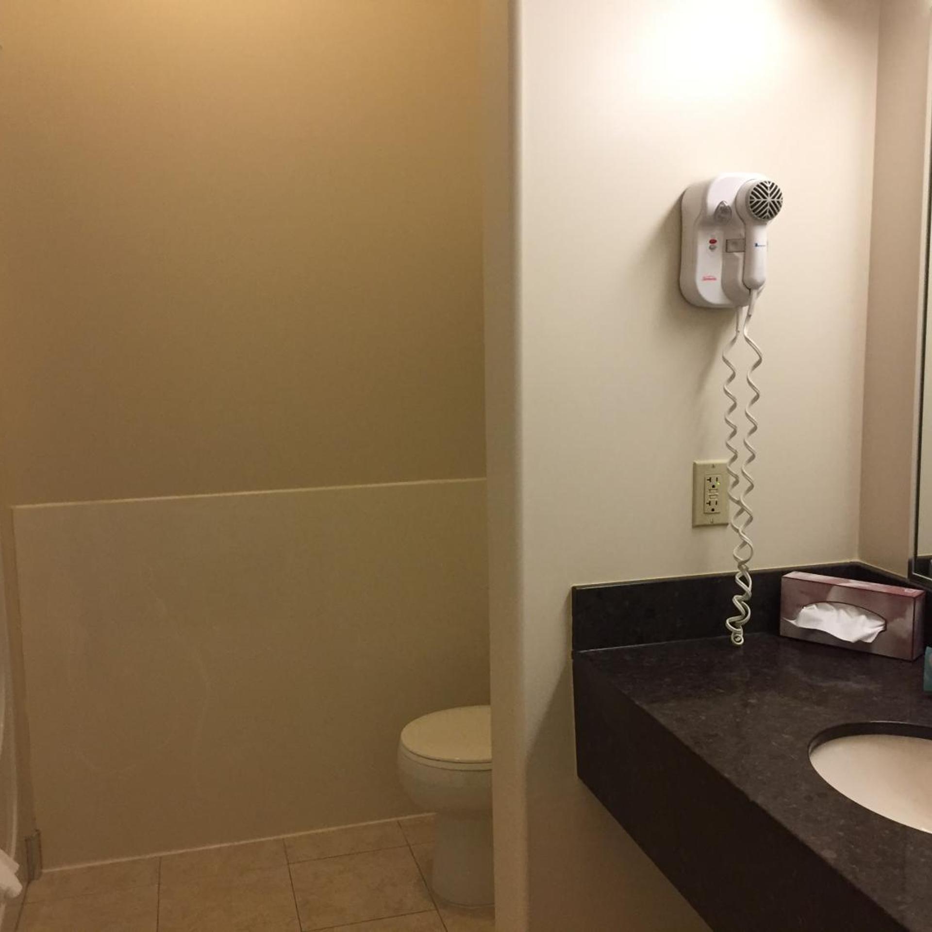 غرفة بسرير كوين مع أريكة، Best Western Thunder Bay Crossroads 5/5