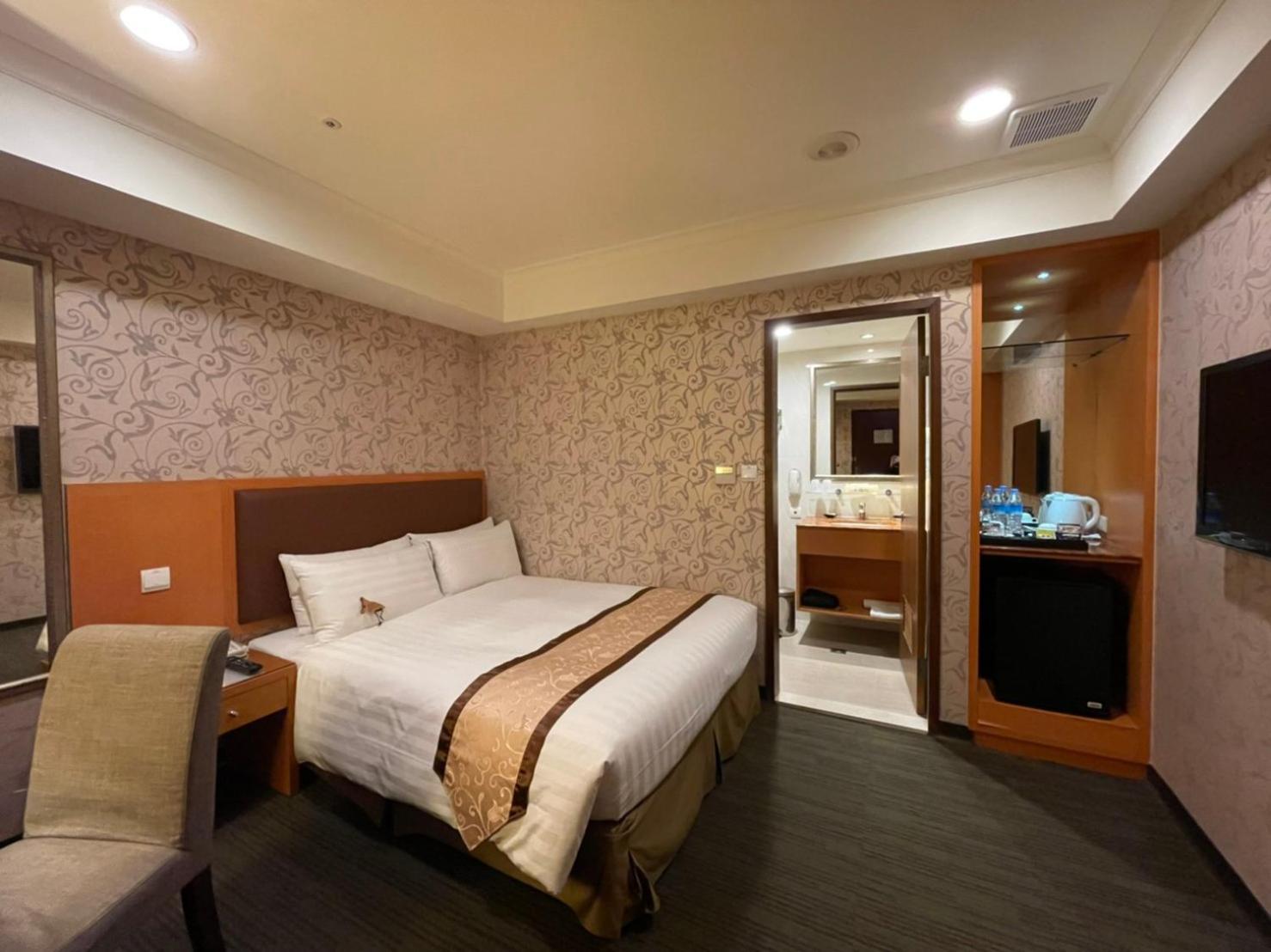 Double Bed, No Window
