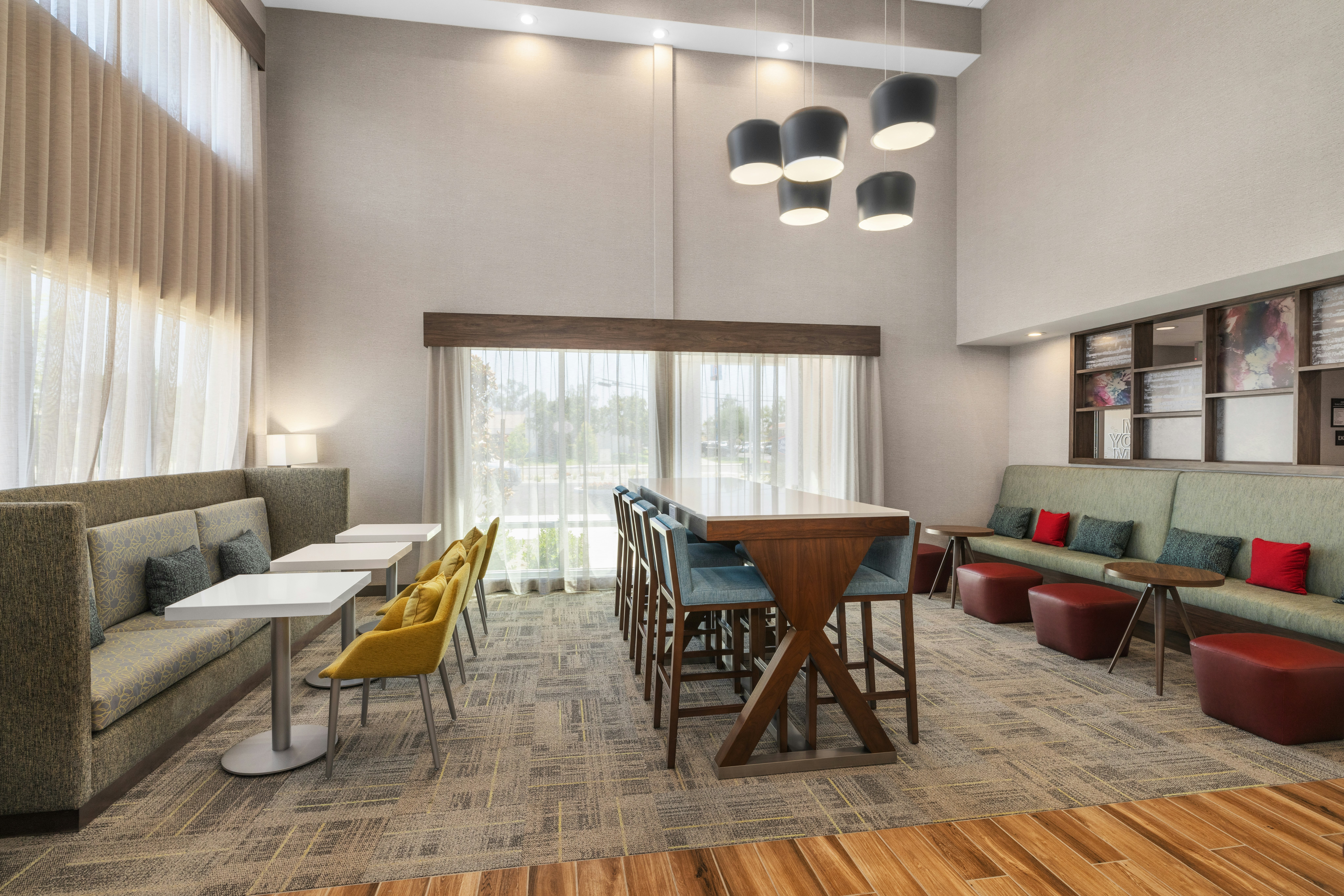 Hampton Inn & Suites Bakersfield Central 18/25