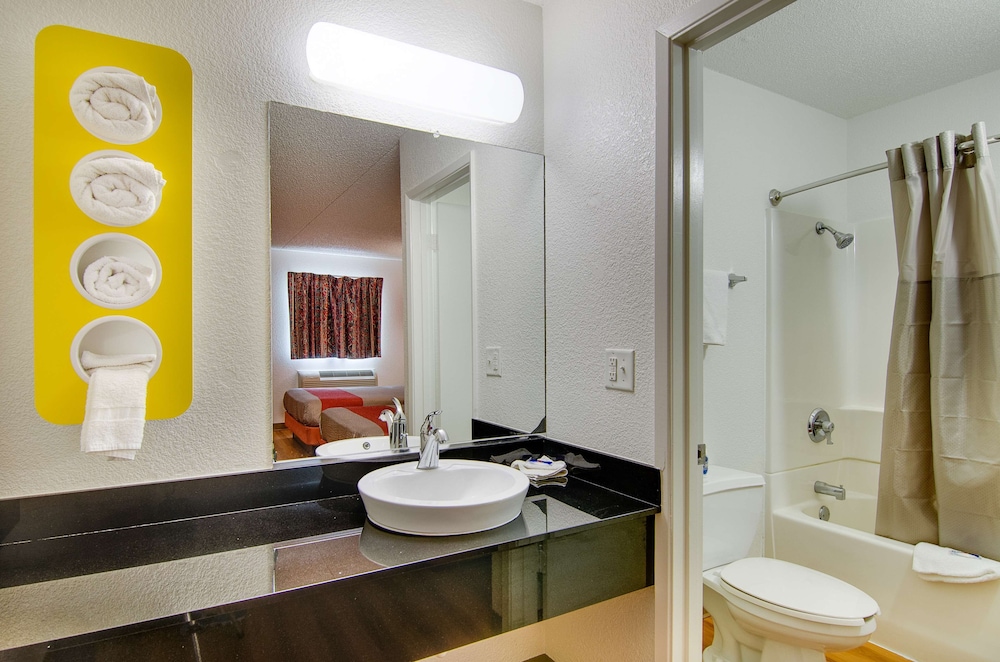 Motel6 Salina, KS 56/60