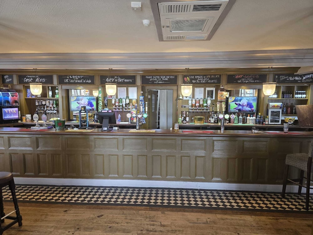 The Greyhound Hotel Leigh 29/32