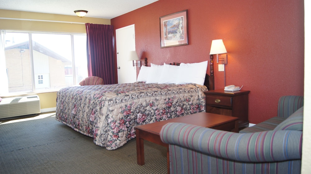 Holiday Lodge And Suites 21/46