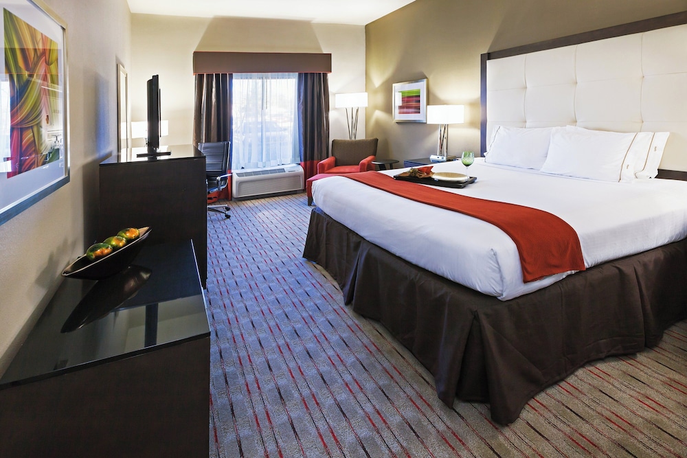 Holiday Inn Express Frisco Legacy Park Area 17/52