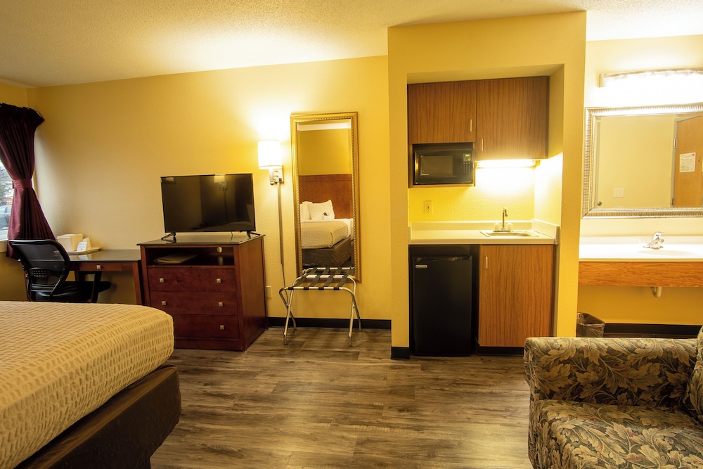 Coratel Inn & Suites by Jasper River Falls 38/60