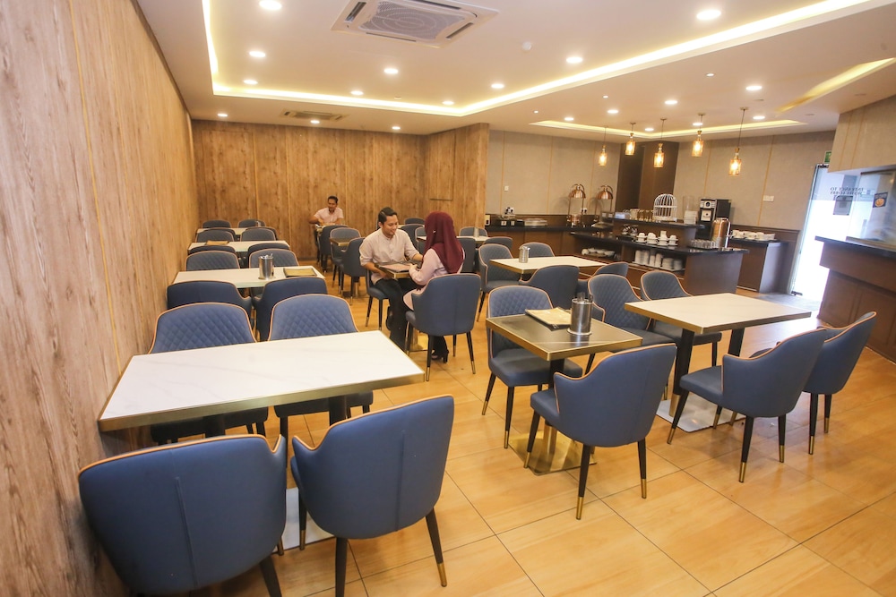 Golden Nasmir Hotel 35/36
