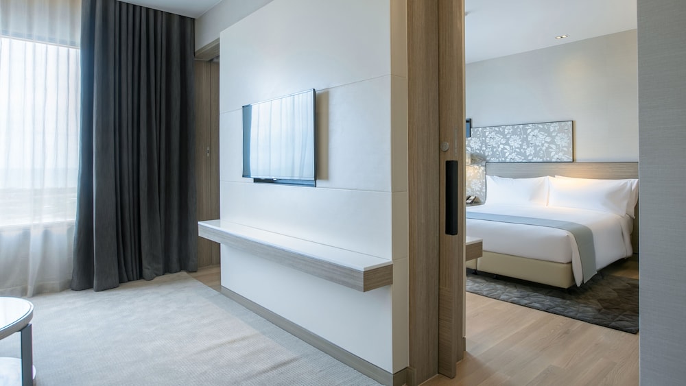 Holiday Inn & Suites Rayong City Centre 18/77