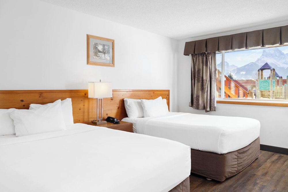 Canmore Rocky Mountain Ski Lodge 79/118