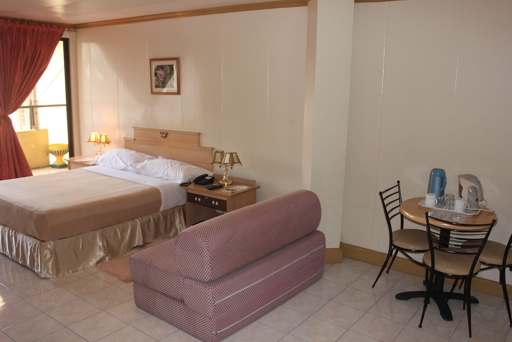 Elegant Circle Inn 48/71