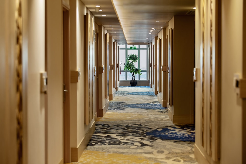 Hotel Santika Gresik 53/55