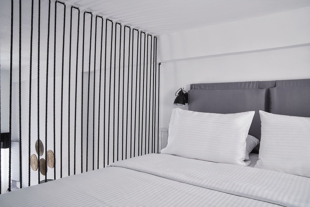 2 Bedrooms, Suite, 2 Queen Beds, Caldera View, Sofa, Jetted Tub