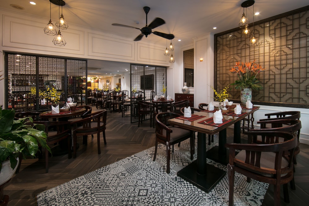 Hong Ngoc Dynastie Hotel 56/74
