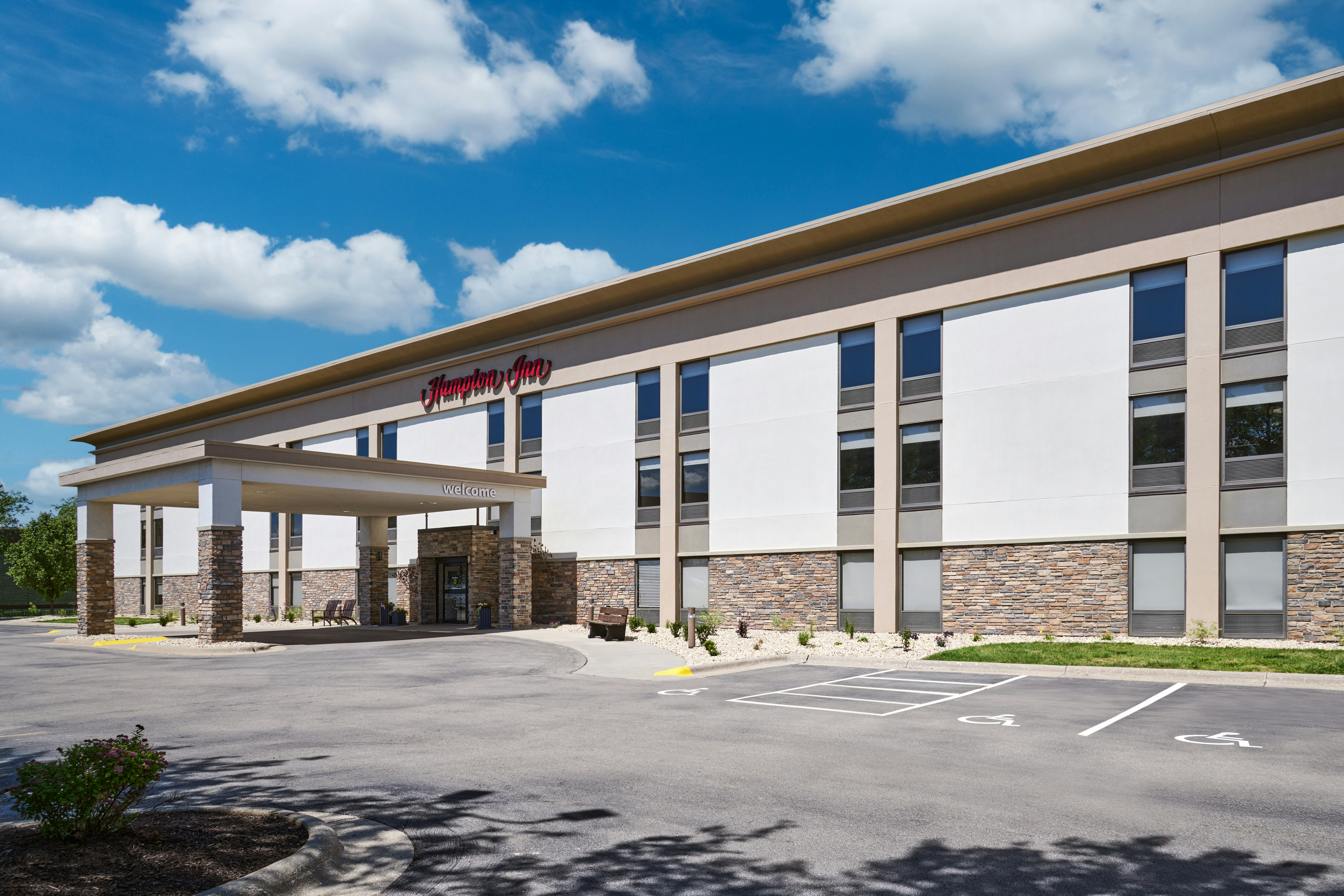 Hampton Inn Janesville 33/35
