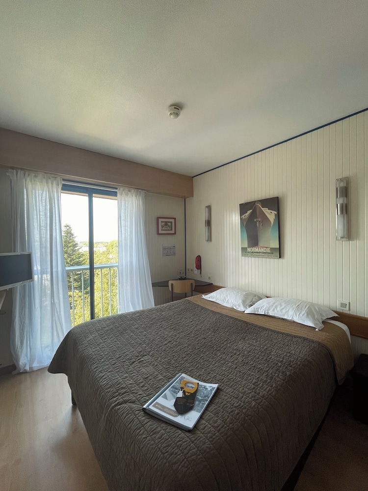 ROOM, DOUBLE BED