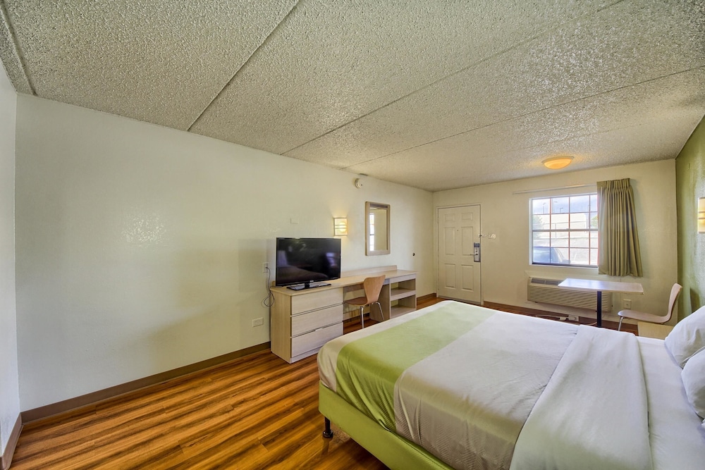 Motel6 San Antonio, TX - Northwest Medical Center 31/60