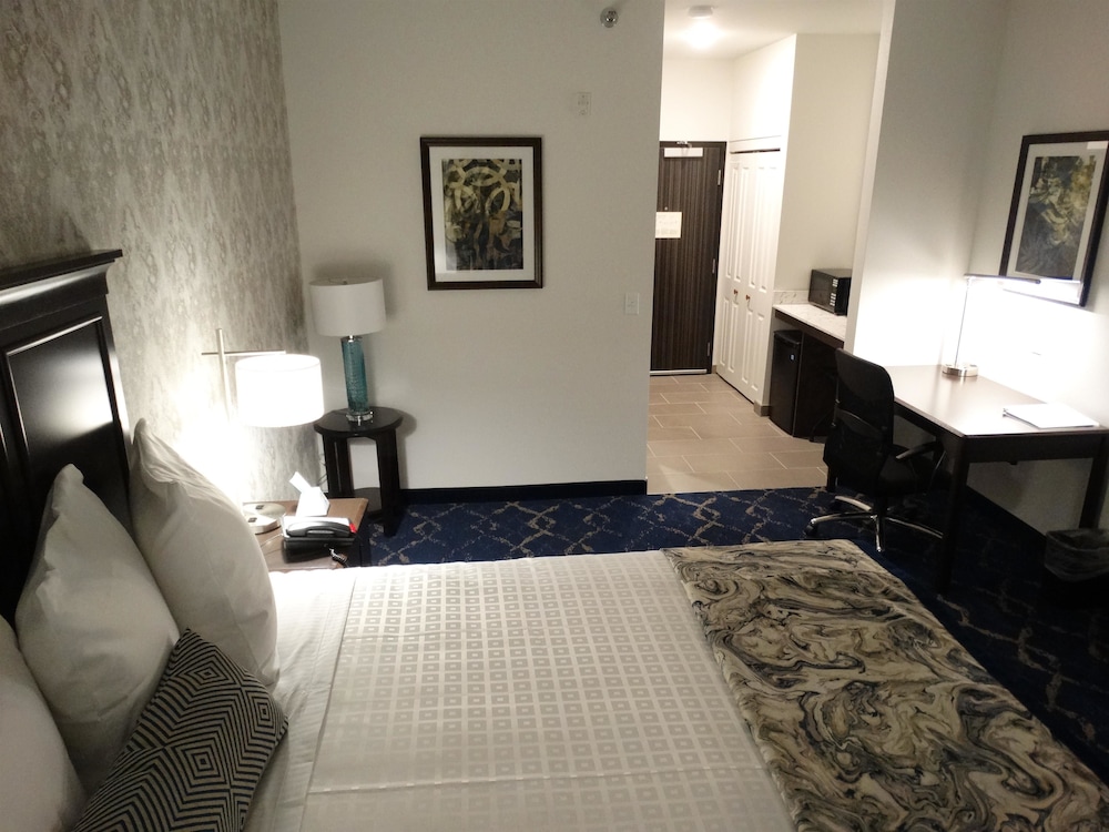 Best Western Plus New Richmond Inn & Suites 12/40