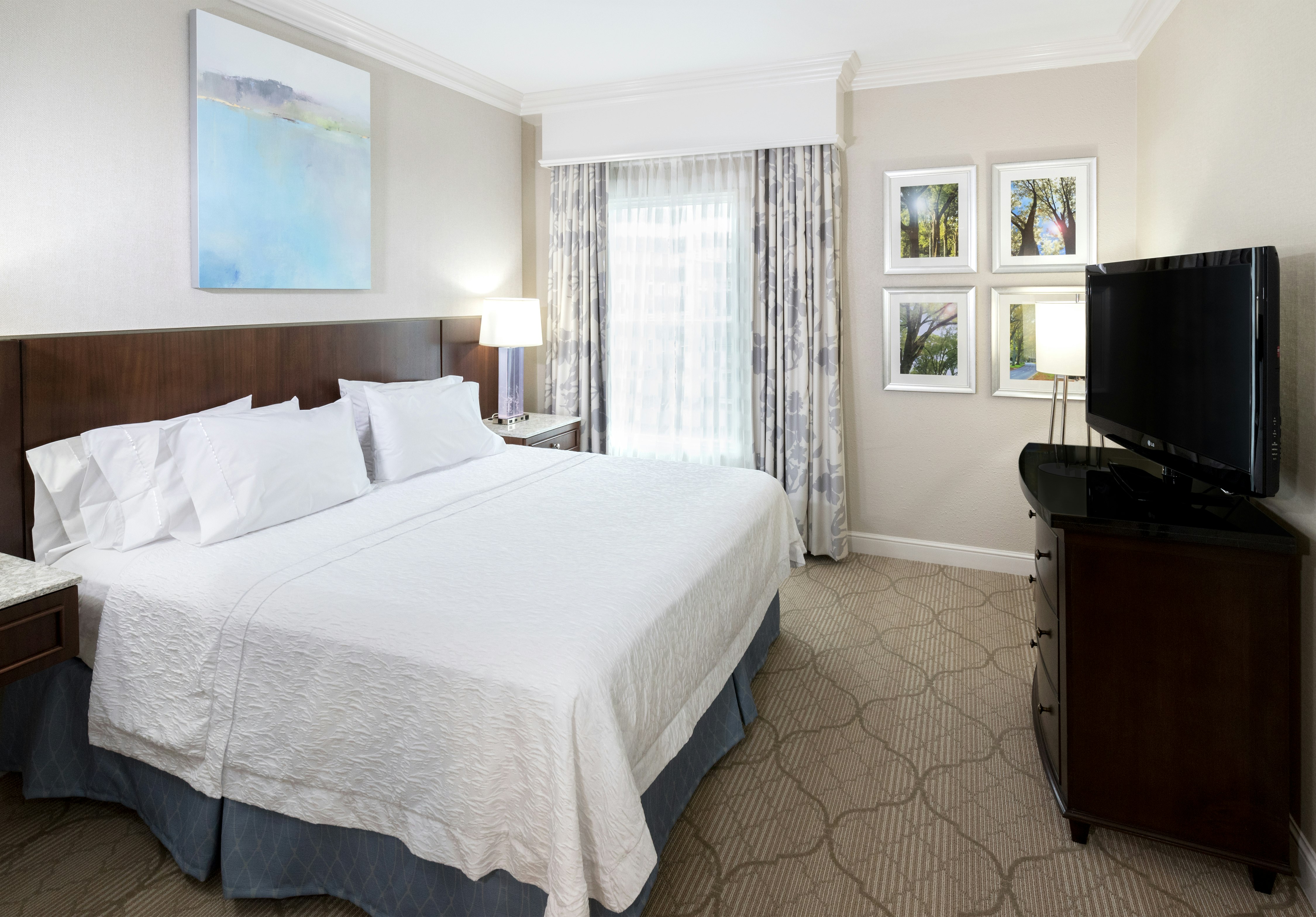 SUITE, KING BED, ACCESSIBLE