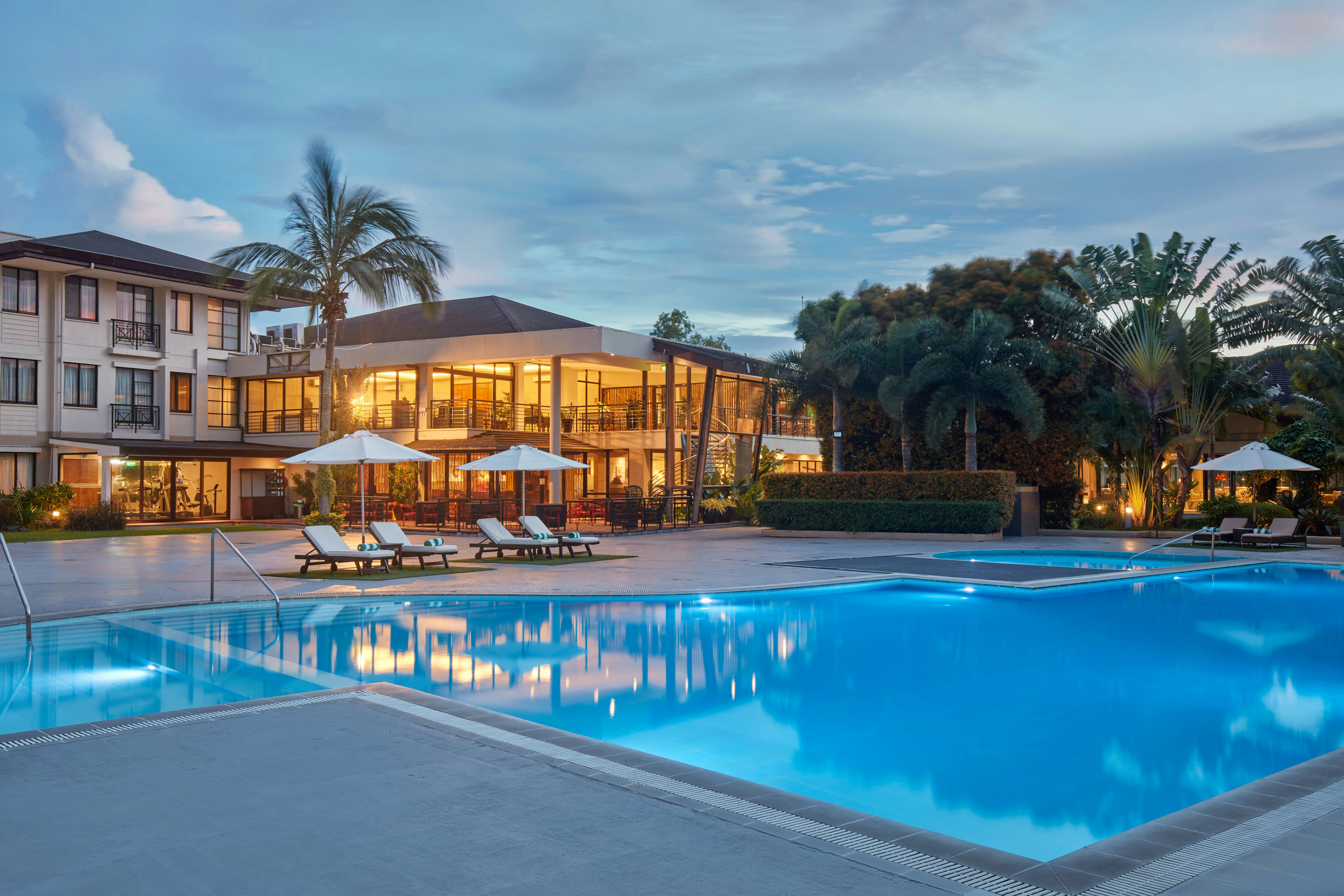 Holiday Inn & Suites Batangas Limapark 5/50
