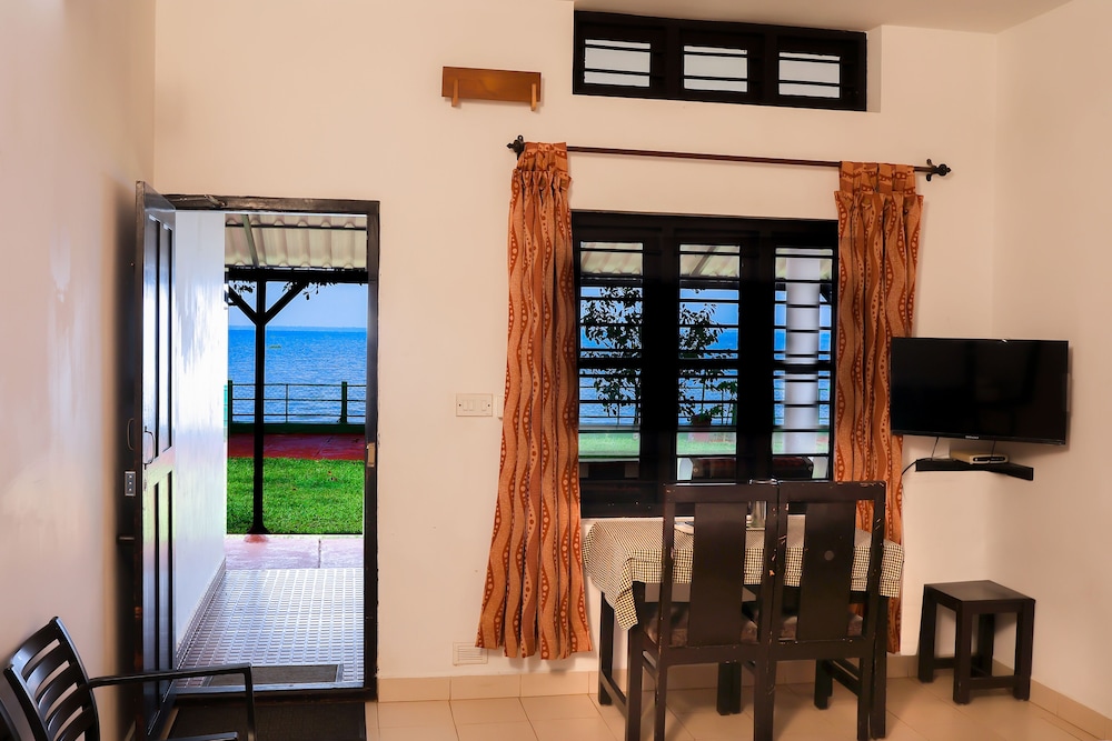 Illikkalam Lakeside Cottages 53/66