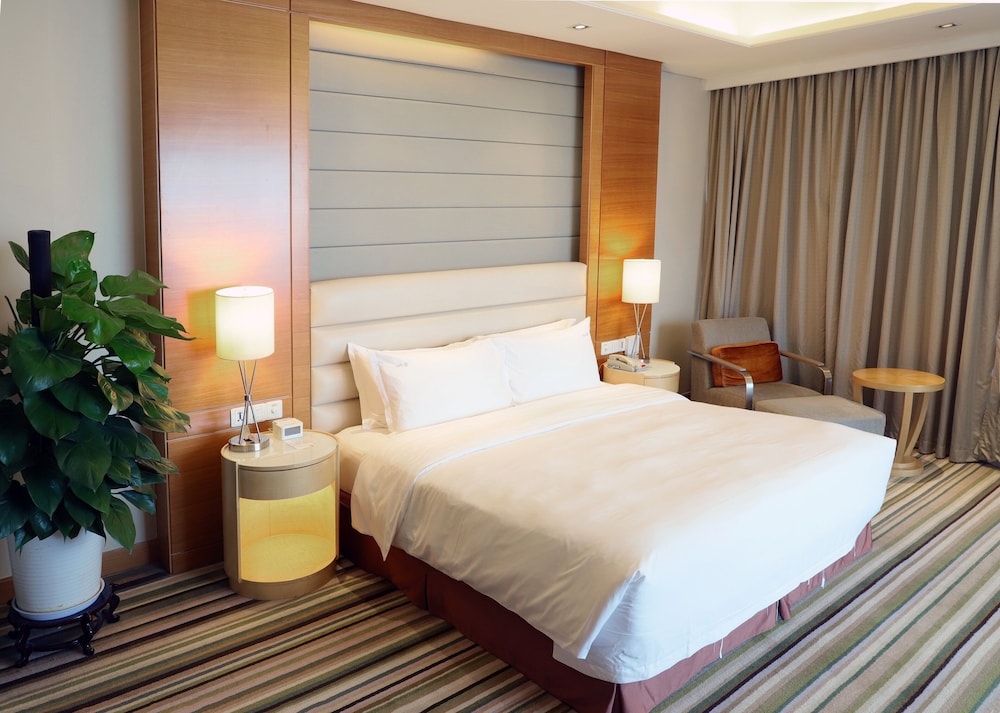 Holiday Inn Tianjin Riverside 16/79