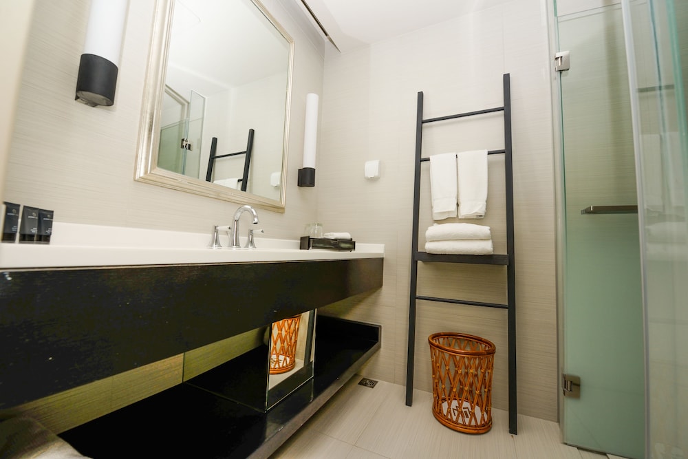 Hotel Golden Tulip Bund New Asia 52/53
