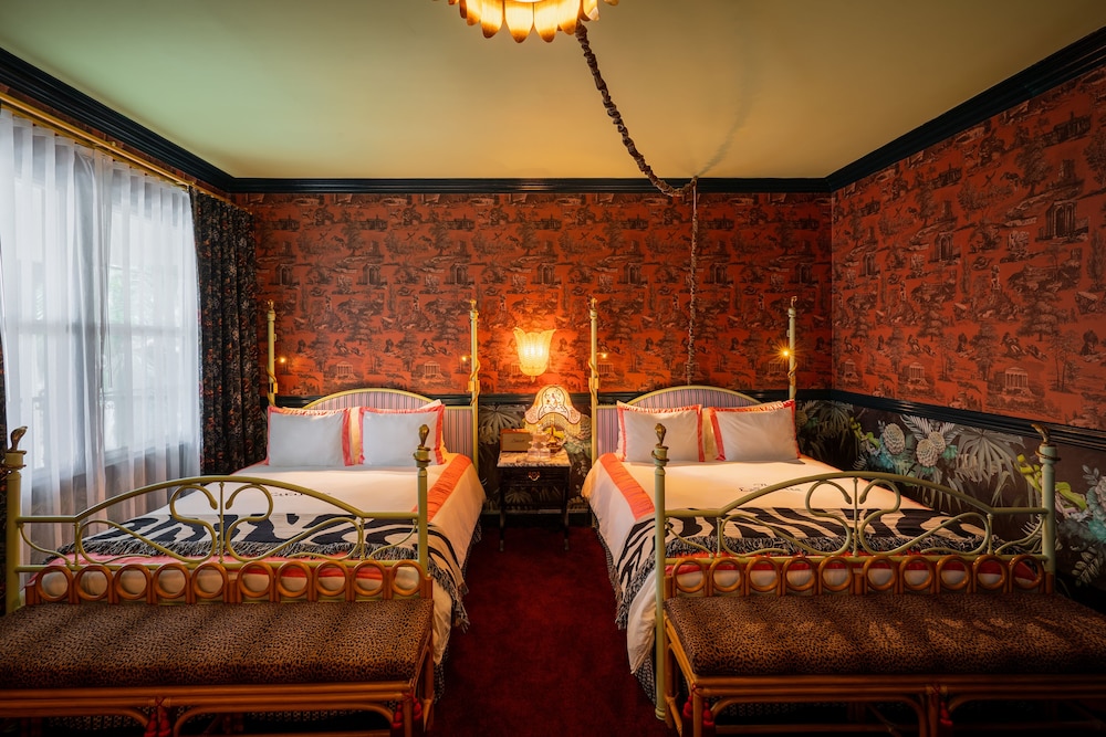 CLASSIC, 2 QUEEN BEDS, ACCESSIBLE