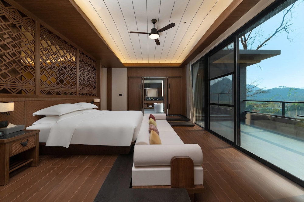 Wyndham Qingyuan Lianzhou Hot Spring Resort 6/24