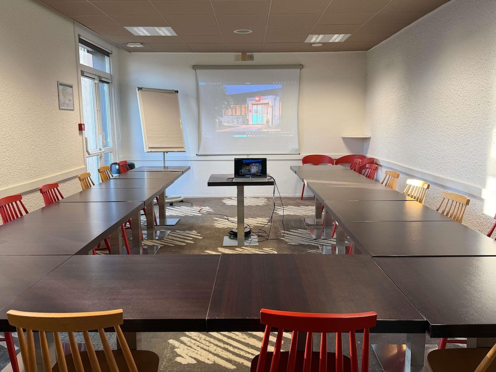 Ibis Rennes Cesson 51/76