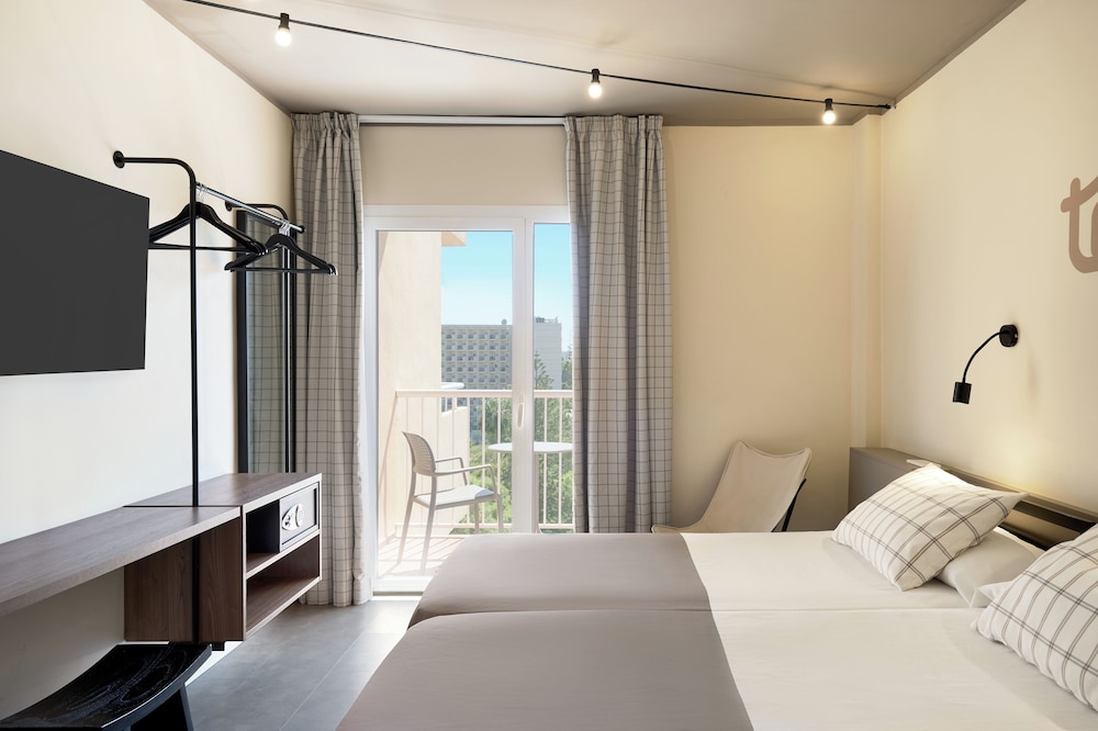 ROOM, DOUBLE BED, BALCONY
