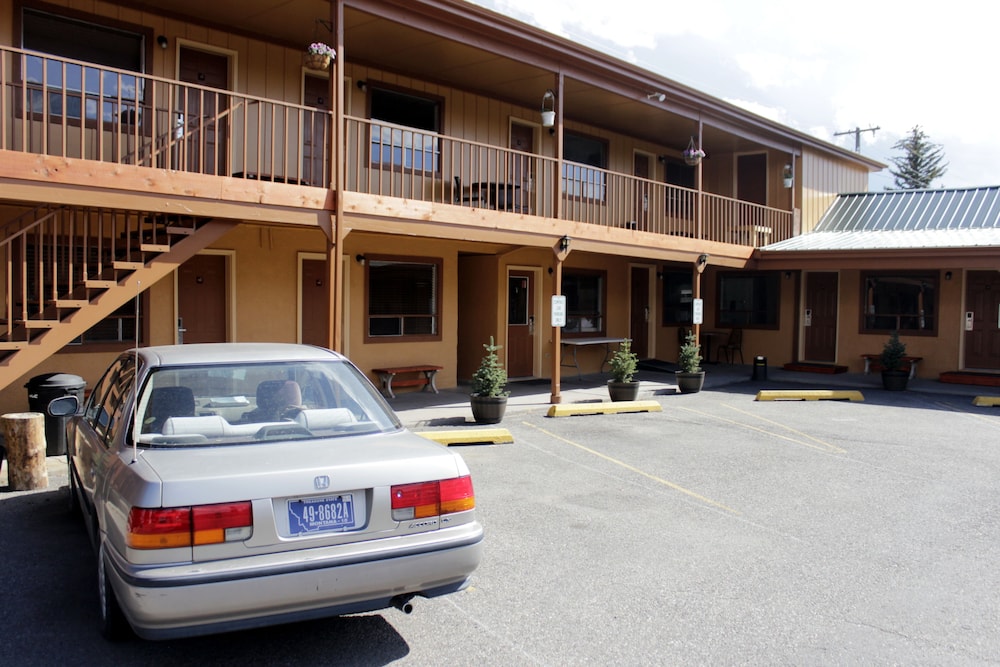 Country Motor Inn 54/64