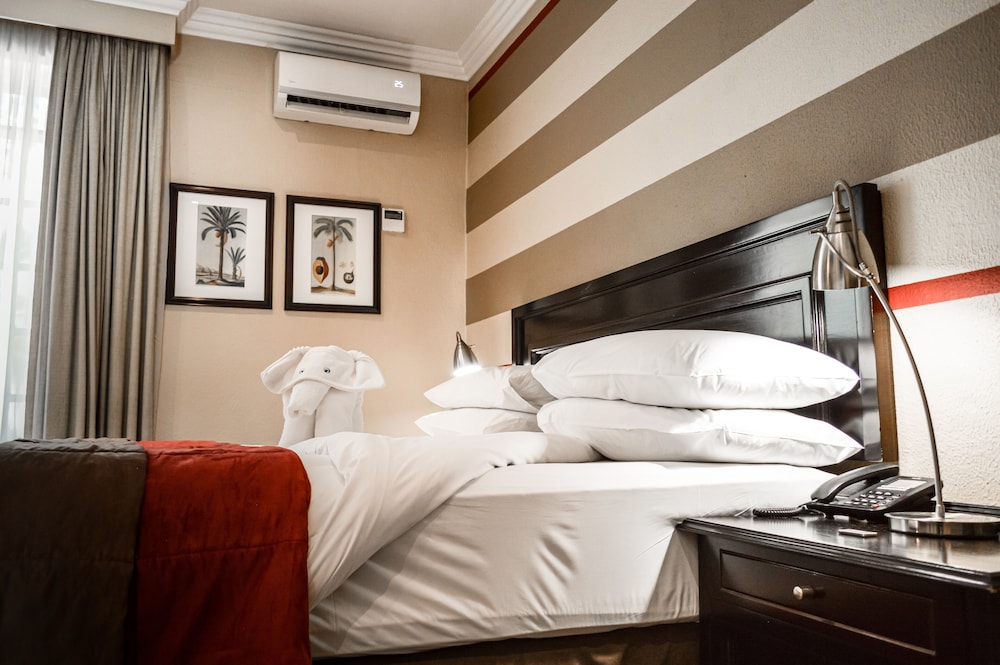 Indaba Hotel 24/83