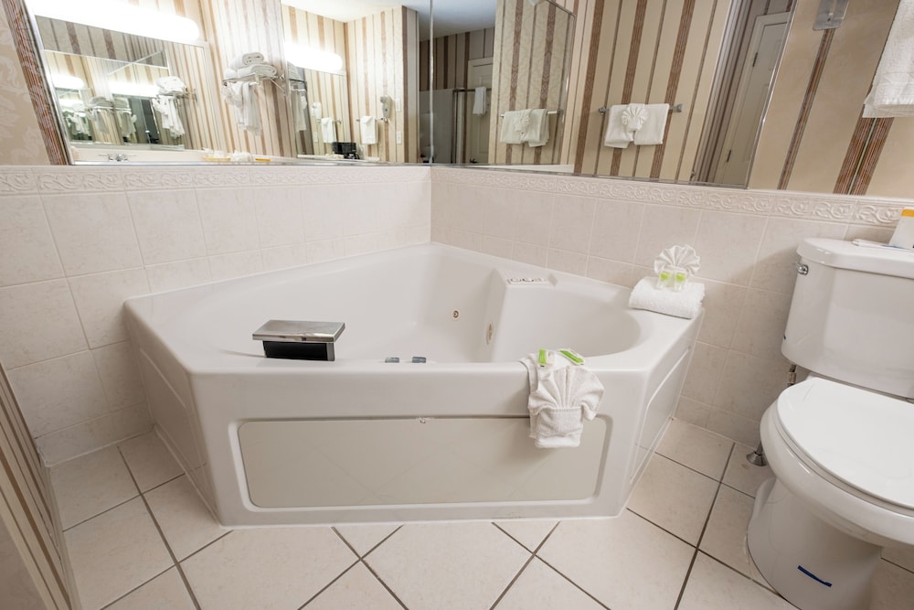 Hilltop Inn & Suites - North Stonington 56/60