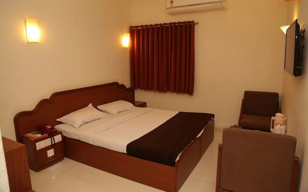 Oyo 2351 Hotel Golden Plaza 9/24