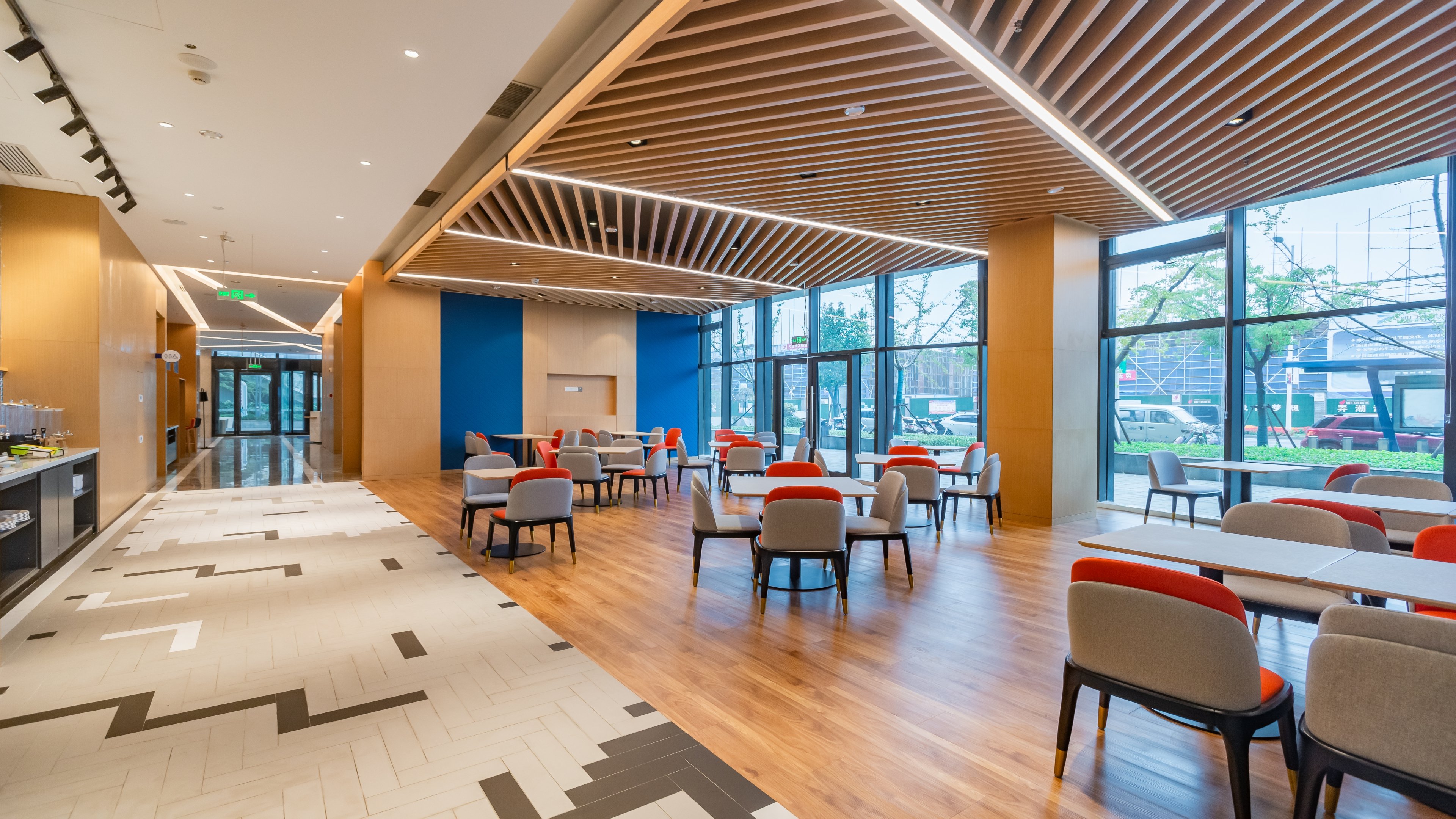 Holiday Inn Express Nanjing Jiangbei Yushan 35/49