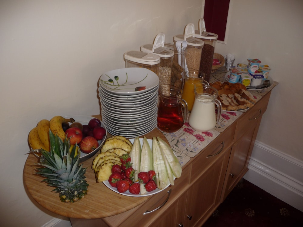 The Warwick - Guest House 20/50
