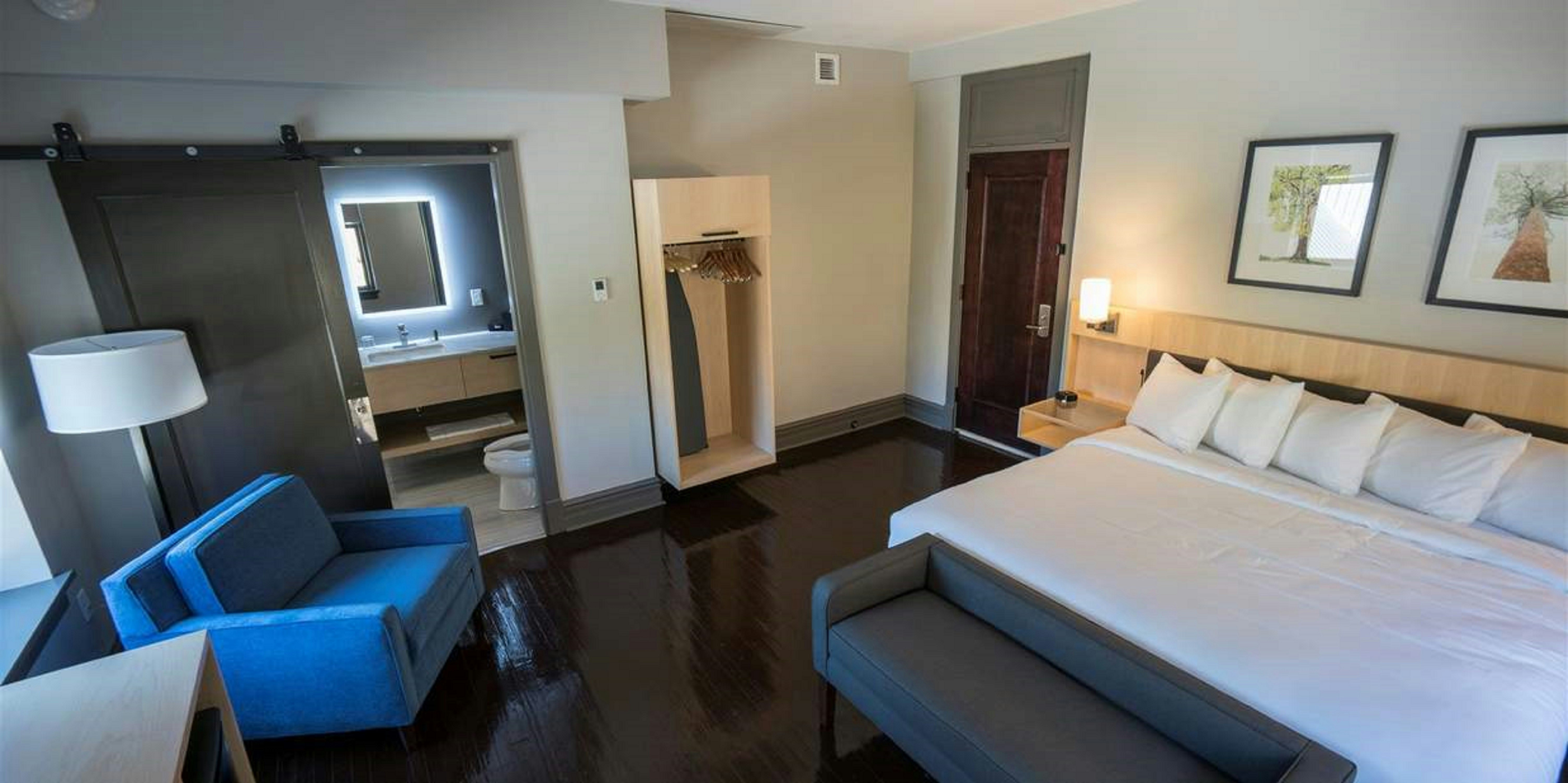 ROOM, KING BED, CITY VIEW