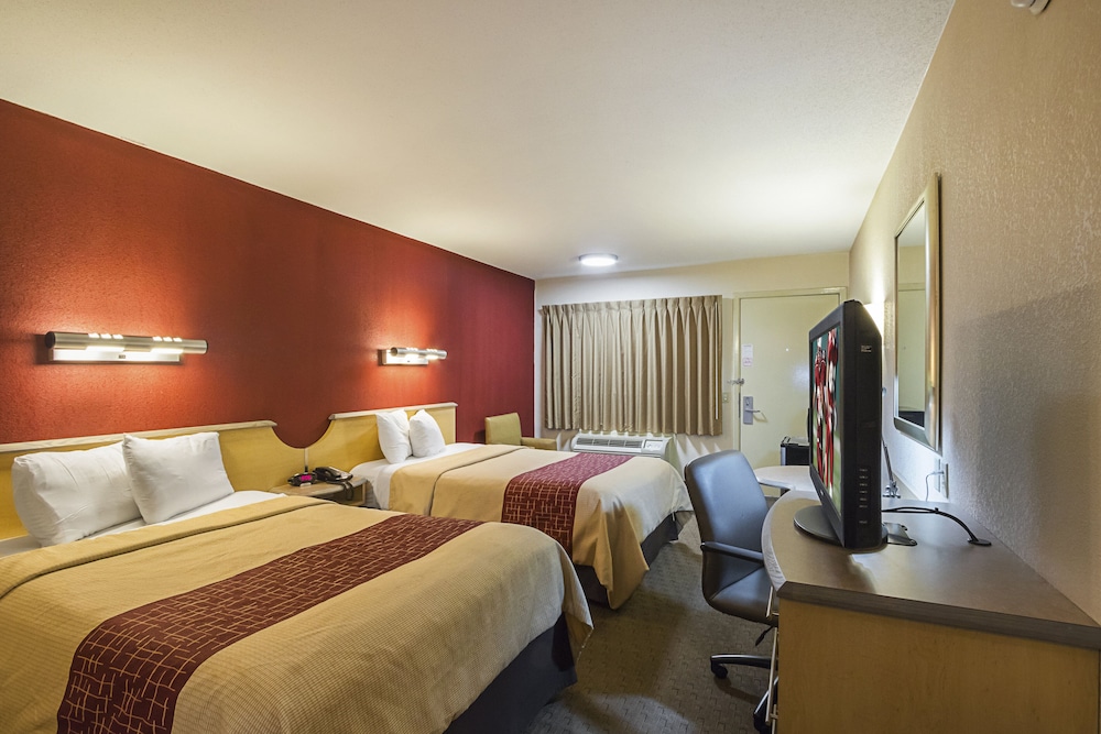 Red Roof Inn Indianapolis North 15/34