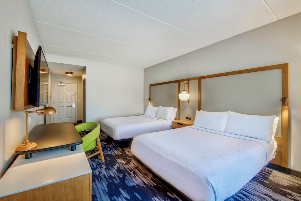 Country Inn and Suites By Carlson, Cortland, NY 13/48